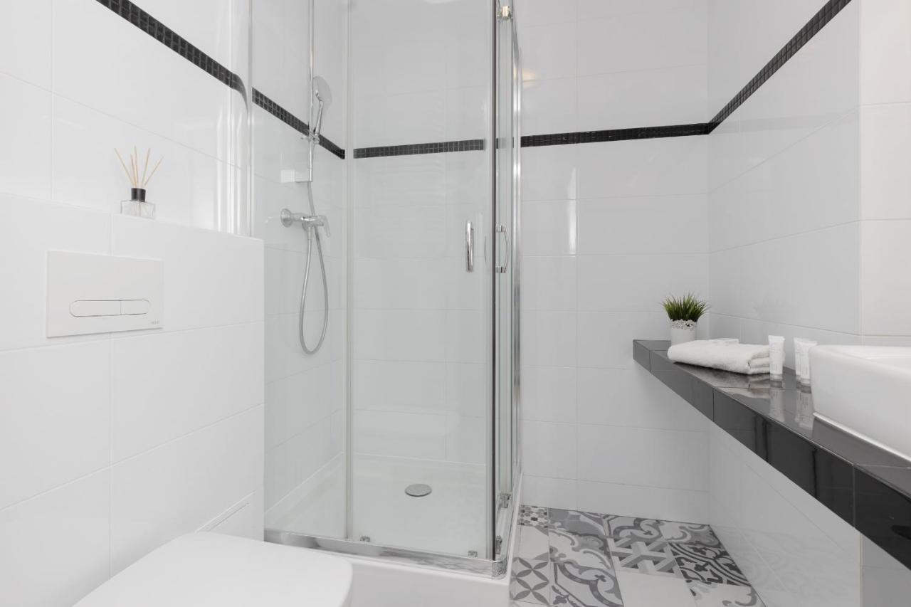 Old Town Spacious Apartment Bonifraterska By Renters Warsaw Exterior photo