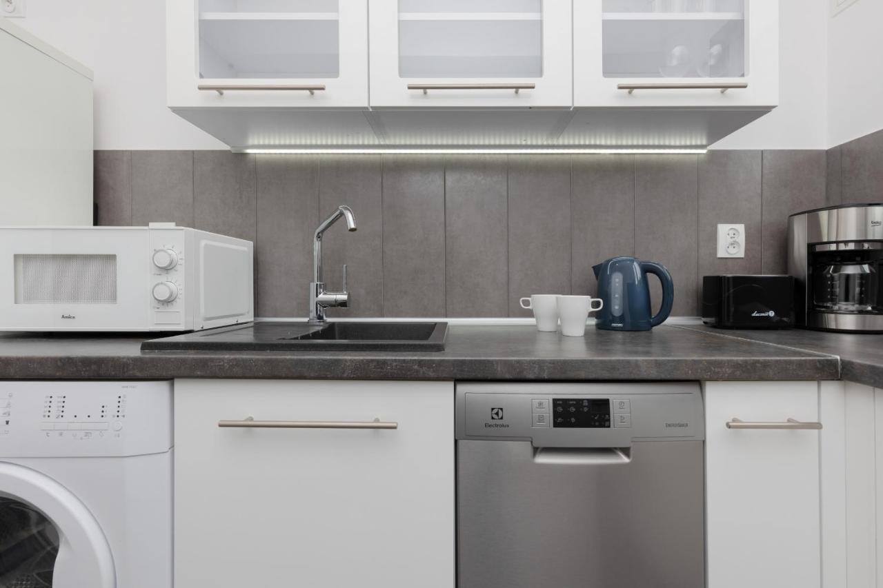 Old Town Spacious Apartment Bonifraterska By Renters Warsaw Exterior photo
